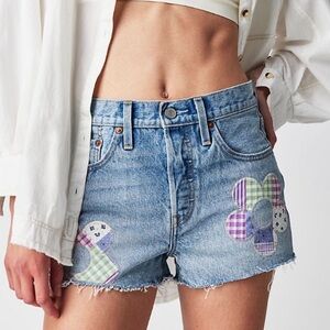 NWT Levi’s 501 High Rise Denim Shorts, Fresh As A Daisy, 28